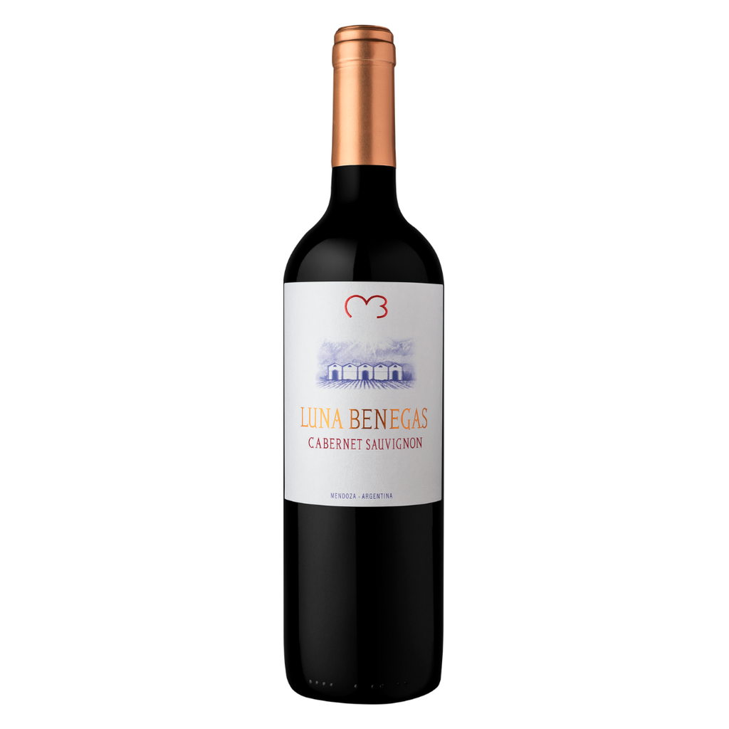 Garrafa do vinho tinto argentino Luna Benegas Cabernet Sauvignon, 100% Cabernet Sauvignon da histórica Finca Libertad a 850m de altitude em Cruz de Piedra, Maipú, Mendoza, pela Bodega Benegas, em fundo branco com destaque para o rótulo frontal.
