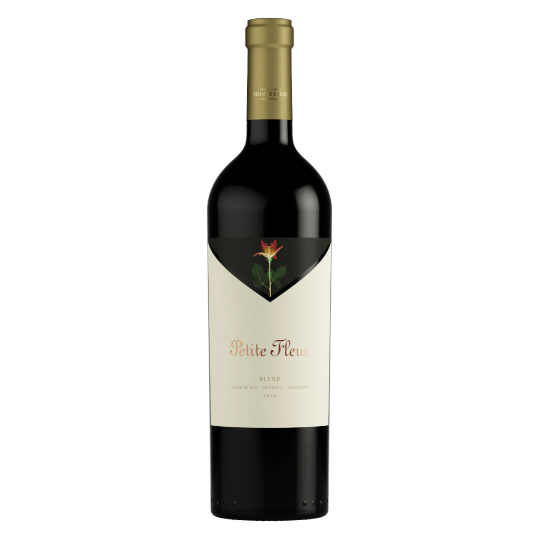Garrafa do vinho premium Petite Fleur Malbec da Bodega Monteviejo em fundo branco, exibindo seu rótulo elegante com a flor estilizada.