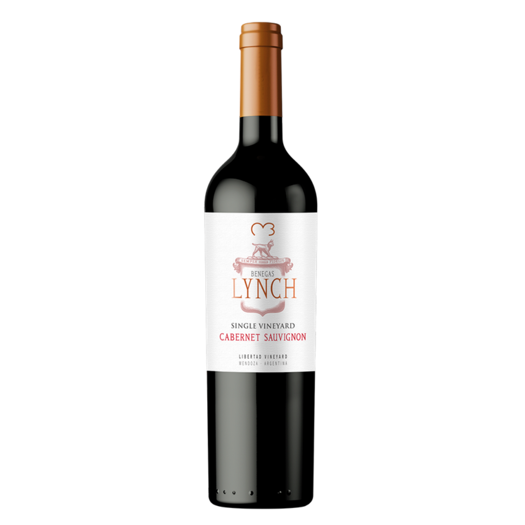 Garrafa do vinho tinto argentino Benegas Lynch Cabernet Sauvignon 2021, 100% Cabernet Sauvignon de videiras plantadas em 1935 da Finca Libertad em Cruz de Piedra, Maipú, Mendoza, linha Lynch da Bodega Benegas, em fundo branco com destaque para o rótulo frontal.