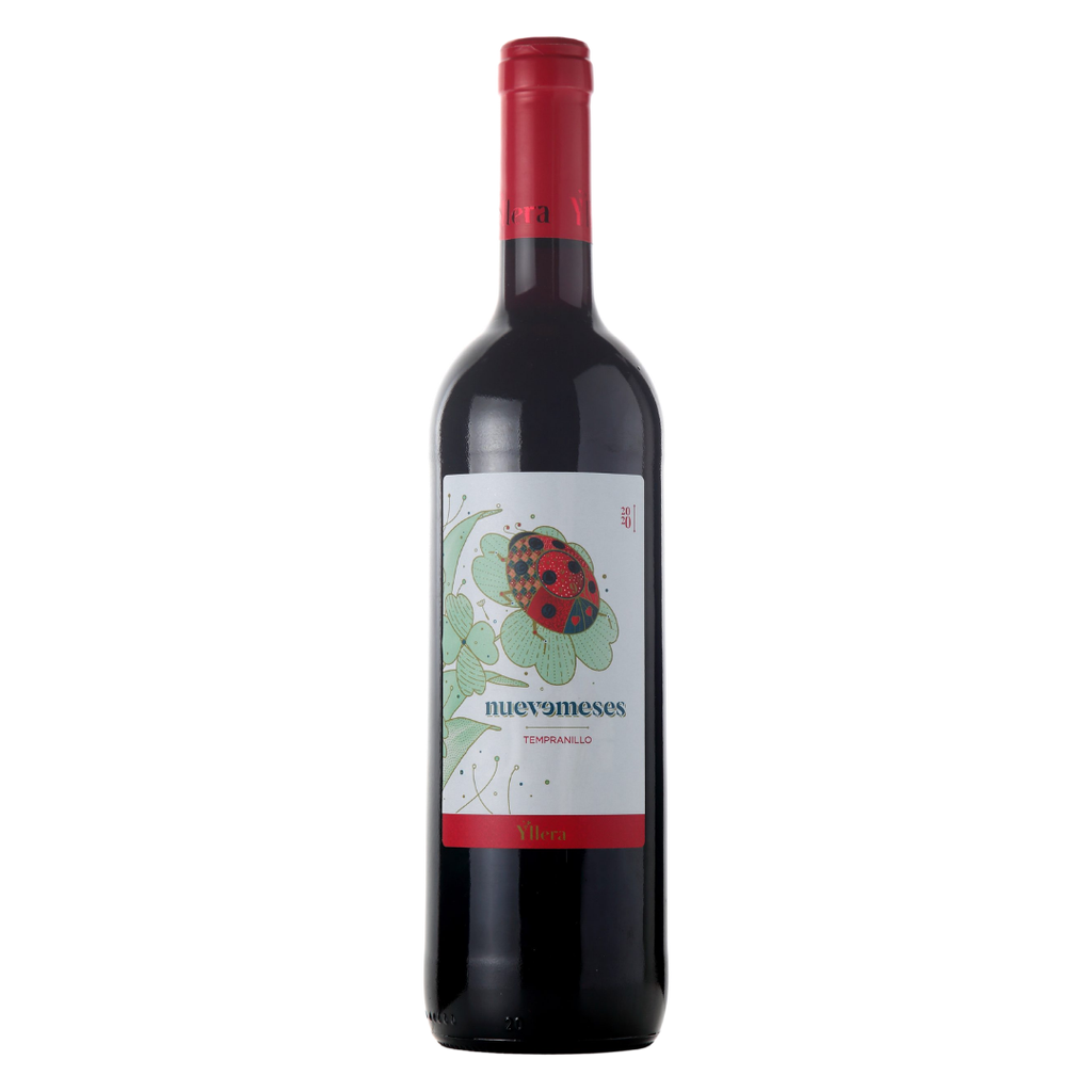 Garrafa do vinho tinto Yllera 9 Meses Roble 750ml, da Bodegas Grupo Yllera, de D.O. Castilla y León, Espanha, em fundo branco com destaque para o rótulo frontal.